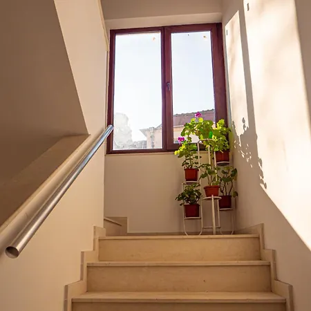 Cozy 1-bedroom 5 Min From The Apartmán *
