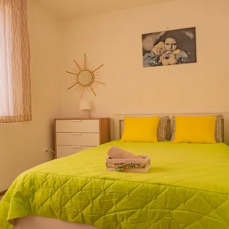 Cozy 1-bedroom 5 Min From The アパート ヴァルナ
